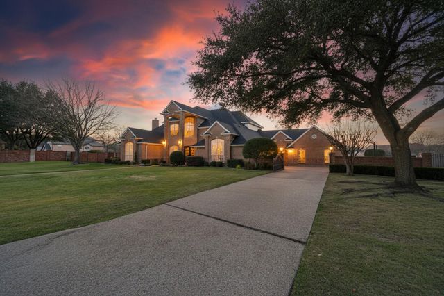 901 Walnut Falls Circle, Mansfield, TX 76063