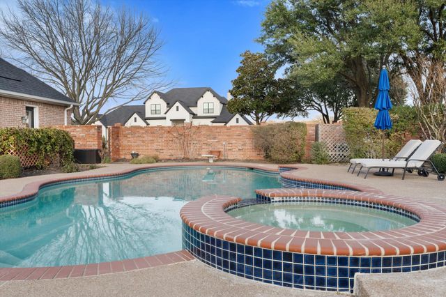 901 Walnut Falls Circle, Mansfield, TX 76063