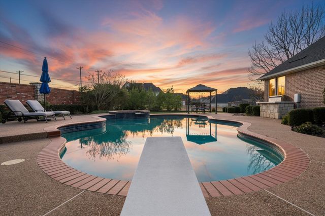 901 Walnut Falls Circle, Mansfield, TX 76063