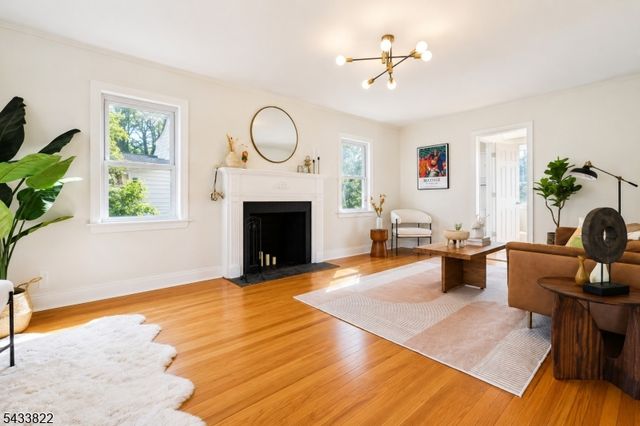 49 Amherst Pl, Livingston Twp., NJ 07039