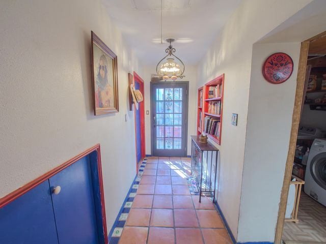 1002 WALTER Street NE, Albuquerque, NM 87102