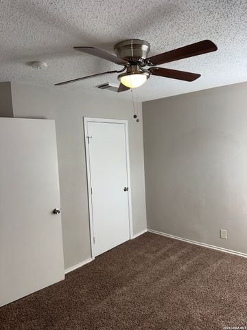 375 STONE PT, New Braunfels, TX 78130
