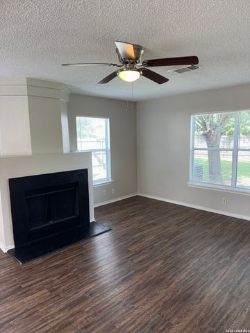 375 STONE PT, New Braunfels, TX 78130