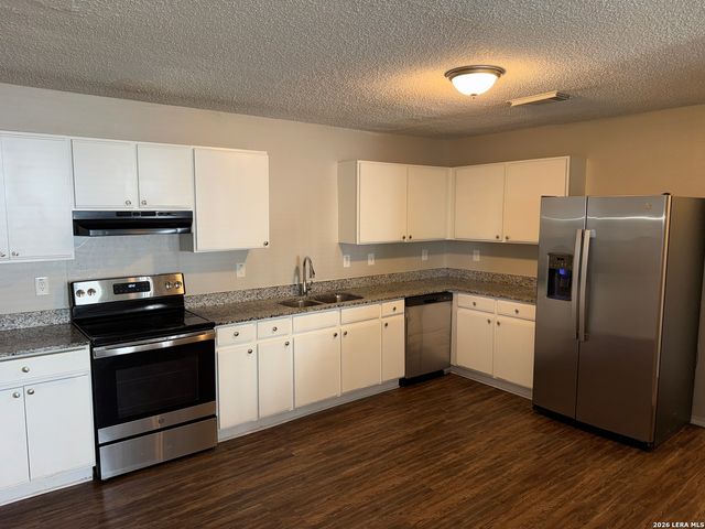 375 STONE PT, New Braunfels, TX 78130