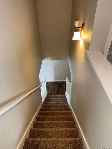 375 STONE PT, New Braunfels, TX 78130