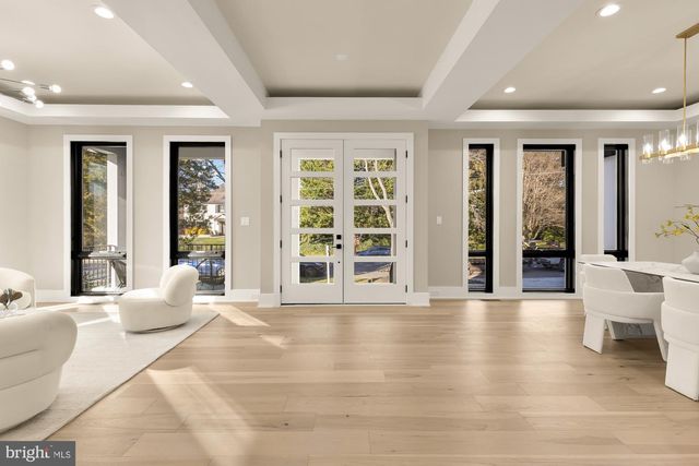 6935 SOUTHRIDGE DR, Mclean, VA 22101