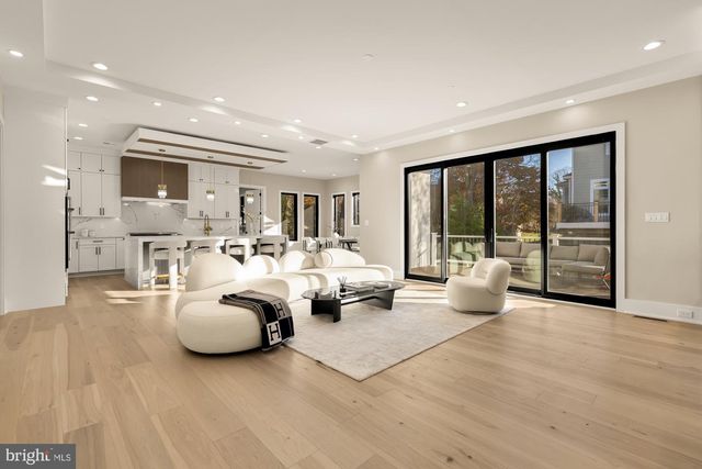 6935 SOUTHRIDGE DR, Mclean, VA 22101