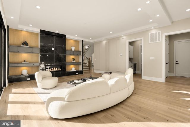 6935 SOUTHRIDGE DR, Mclean, VA 22101