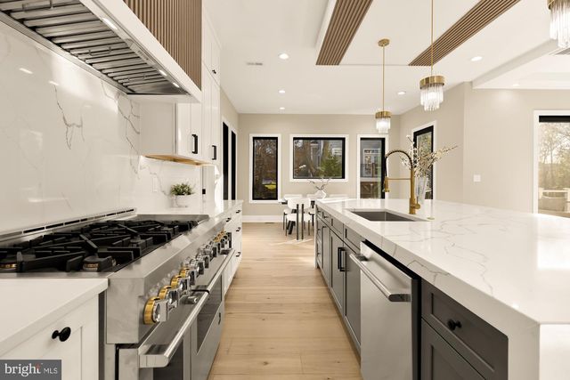 6935 SOUTHRIDGE DR, Mclean, VA 22101