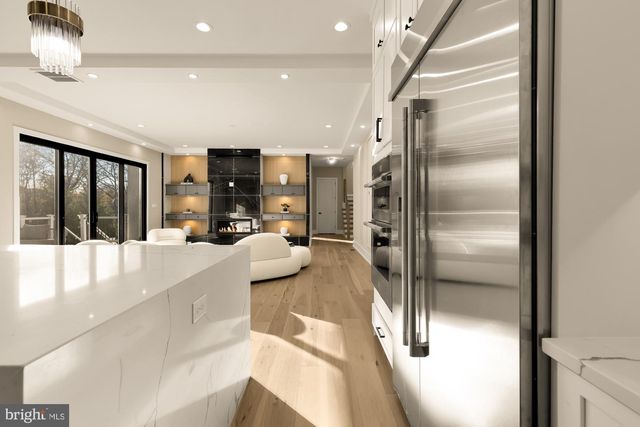 6935 SOUTHRIDGE DR, Mclean, VA 22101