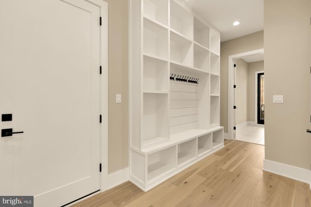 6935 SOUTHRIDGE DR, Mclean, VA 22101