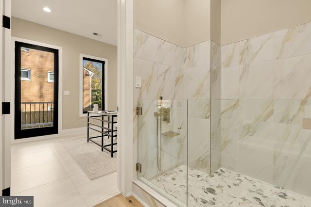 6935 SOUTHRIDGE DR, Mclean, VA 22101