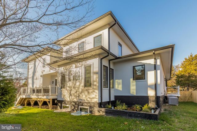 6935 SOUTHRIDGE DR, Mclean, VA 22101