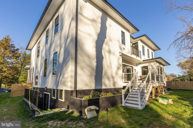 6935 SOUTHRIDGE DR, Mclean, VA 22101