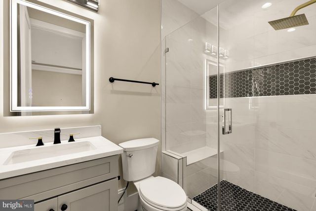 6935 SOUTHRIDGE DR, Mclean, VA 22101