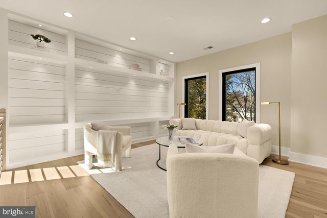 6935 SOUTHRIDGE DR, Mclean, VA 22101