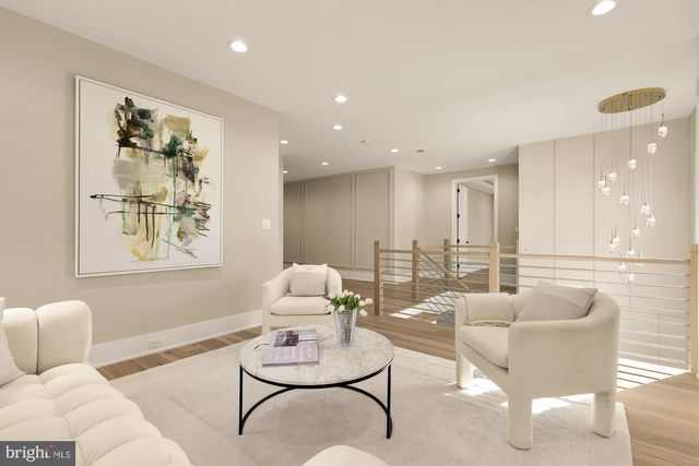 6935 SOUTHRIDGE DR, Mclean, VA 22101