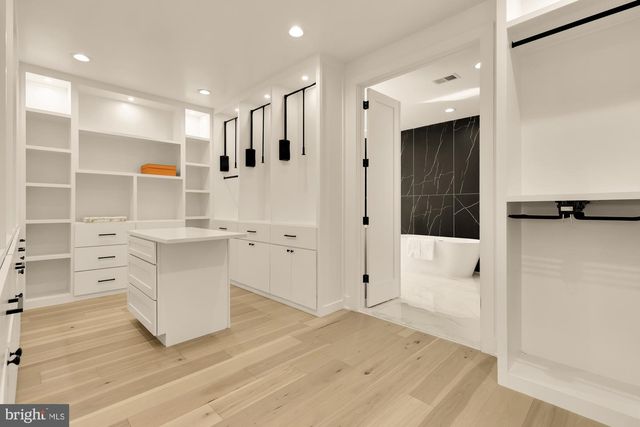 6935 SOUTHRIDGE DR, Mclean, VA 22101