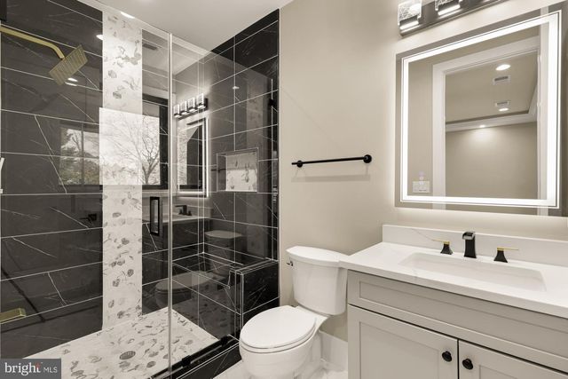 6935 SOUTHRIDGE DR, Mclean, VA 22101