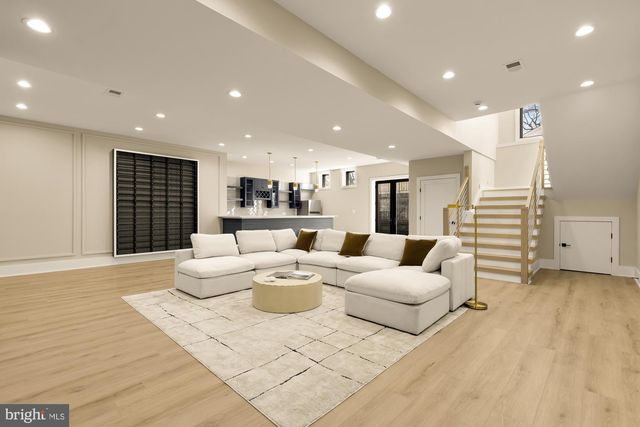 6935 SOUTHRIDGE DR, Mclean, VA 22101