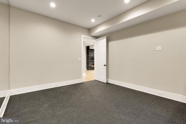 6935 SOUTHRIDGE DR, Mclean, VA 22101