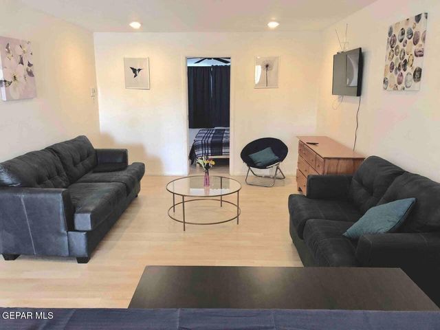 5200 CAROUSEL Drive 3, El Paso, TX 79912