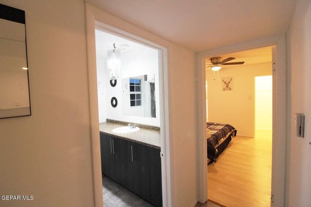 5200 CAROUSEL Drive 3, El Paso, TX 79912