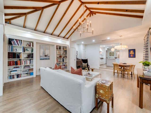 5325 W University Boulevard, Dallas, TX 75209