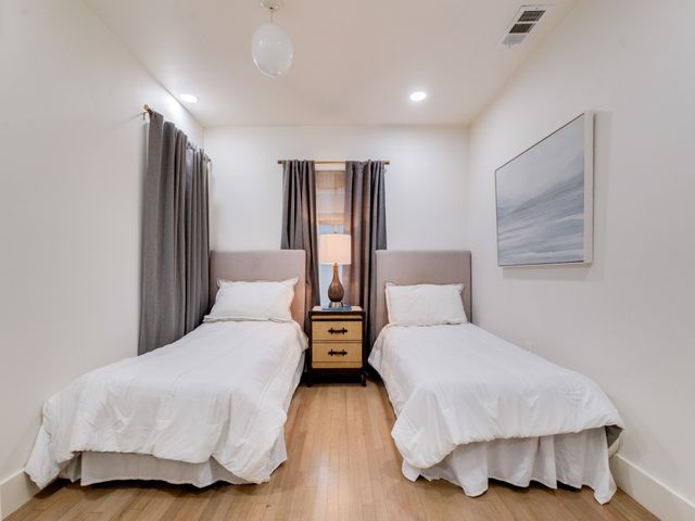 5325 W University Boulevard, Dallas, TX 75209