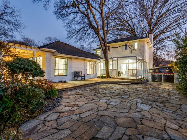 5325 W University Boulevard, Dallas, TX 75209