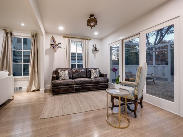 5325 W University Boulevard, Dallas, TX 75209