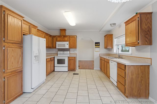 13852 S 433 Road, Chouteau, OK 74337