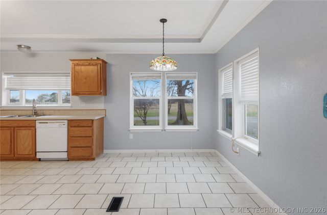 13852 S 433 Road, Chouteau, OK 74337