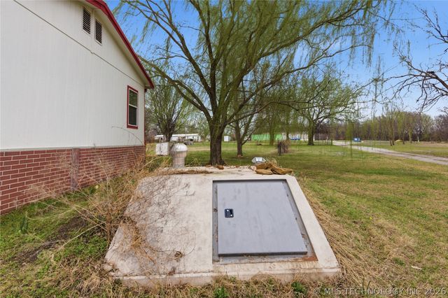 13852 S 433 Road, Chouteau, OK 74337