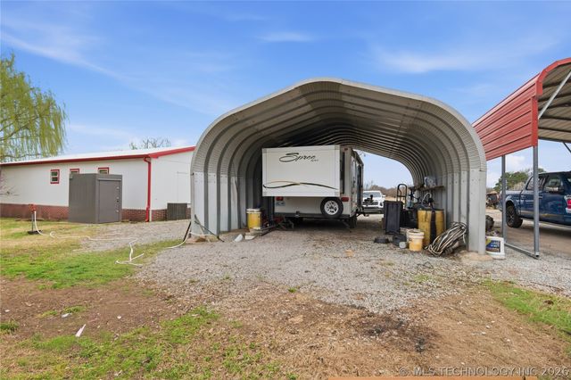 13852 S 433 Road, Chouteau, OK 74337