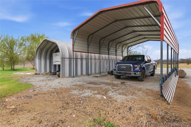 13852 S 433 Road, Chouteau, OK 74337