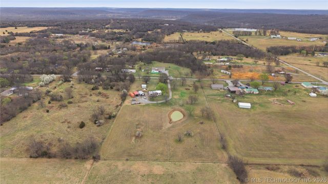 13852 S 433 Road, Chouteau, OK 74337