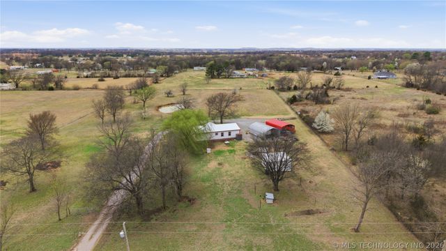 13852 S 433 Road, Chouteau, OK 74337