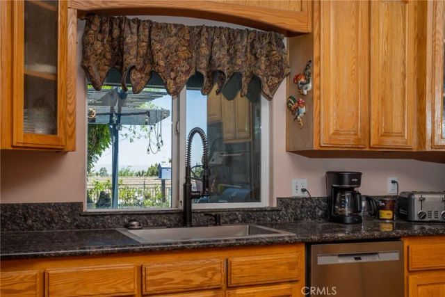 1220 Smoke Tree, Pinon Hills, CA 92372