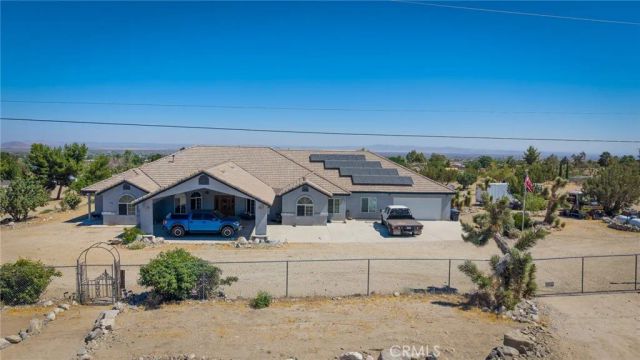 1220 Smoke Tree, Pinon Hills, CA 92372