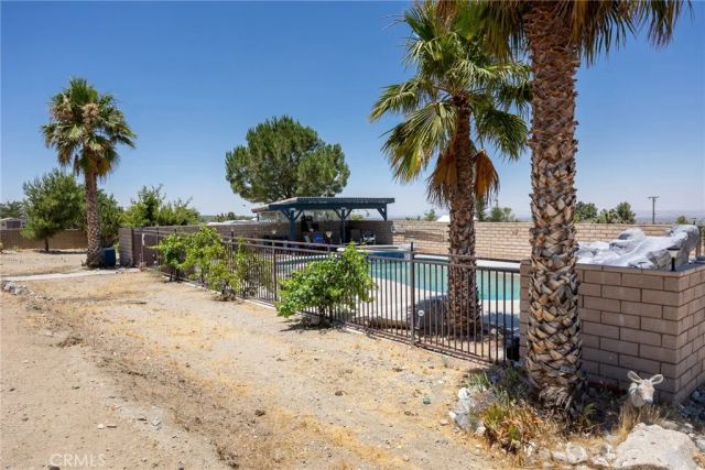 1220 Smoke Tree, Pinon Hills, CA 92372