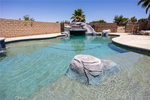 1220 Smoke Tree, Pinon Hills, CA 92372