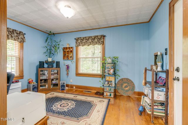 1384 Walnut Grove Road, Bluff City, TN 37618
