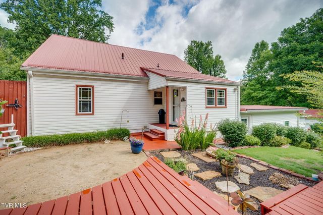 1384 Walnut Grove Road, Bluff City, TN 37618