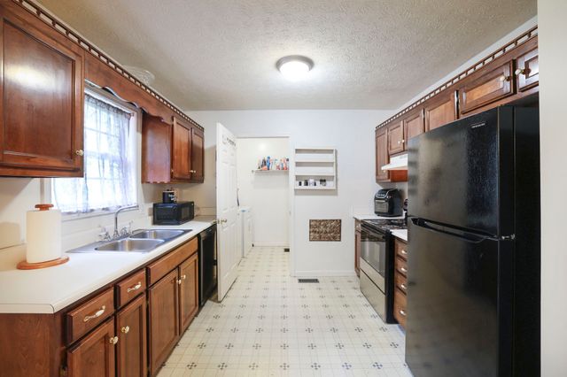 310 Redbud Ln, Unionville, TN 37180