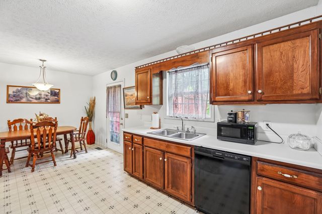 310 Redbud Ln, Unionville, TN 37180