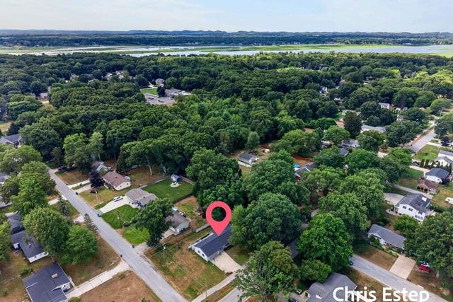 15288 Pruin Street, Spring Lake, MI 49456