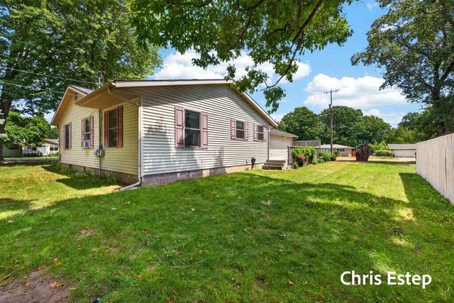 15288 Pruin Street, Spring Lake, MI 49456