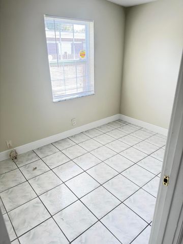 520 Seagrape Road N, Lantana, FL 33462