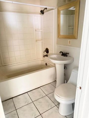 520 Seagrape Road N, Lantana, FL 33462